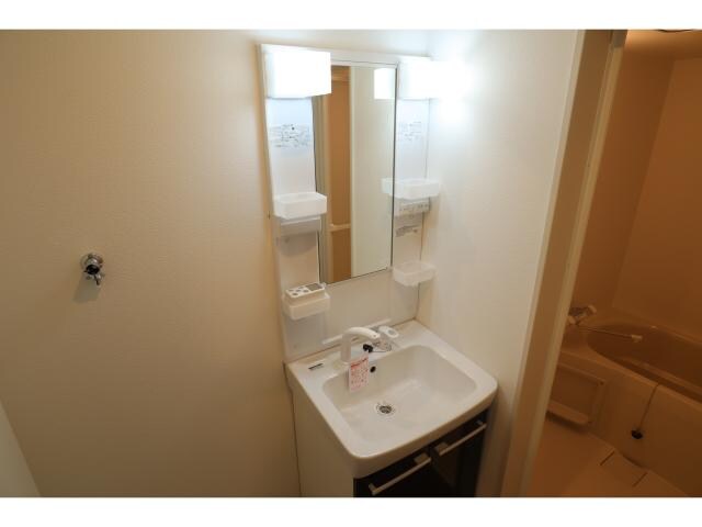 物件内観写真9　(独立洗面台)