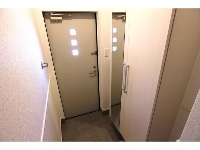 志都美駅 徒歩15分 2階の玄関周り