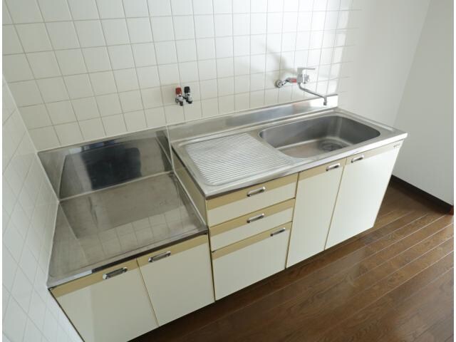 富雄駅 徒歩8分 2階のキッチン