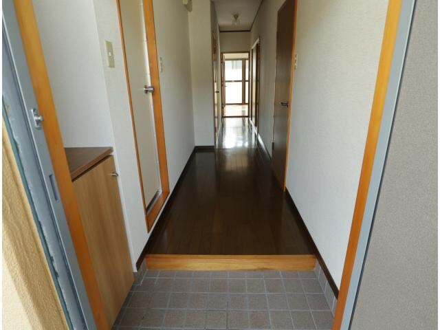 富雄駅 徒歩8分 2階の玄関周り