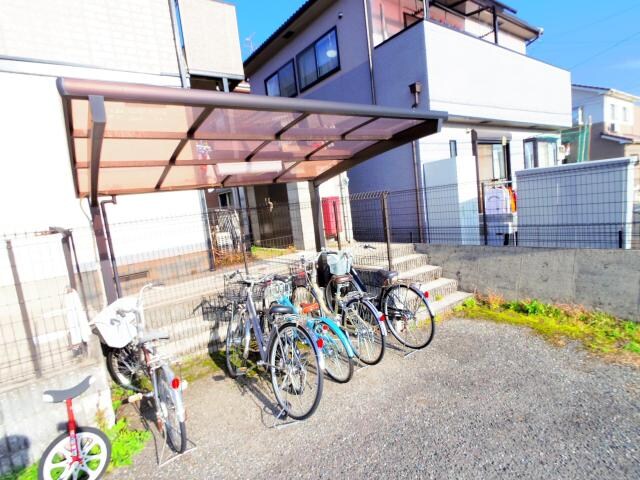 富雄駅 徒歩10分 1階の駐輪場