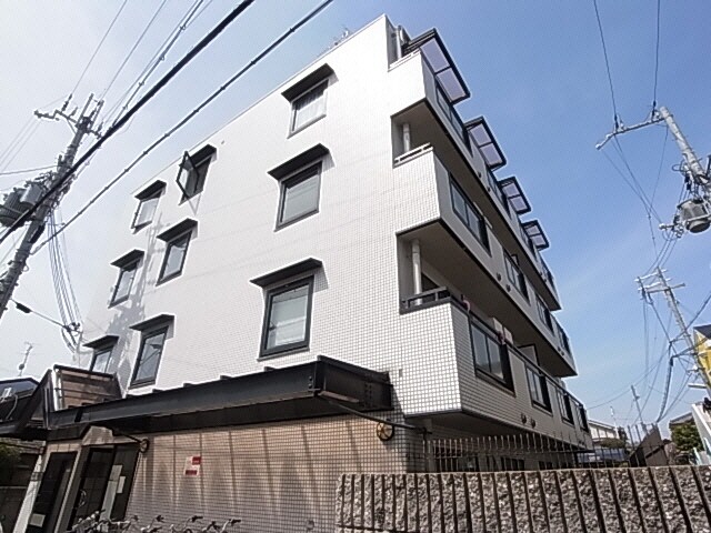 富雄駅 徒歩3分 1階の外観