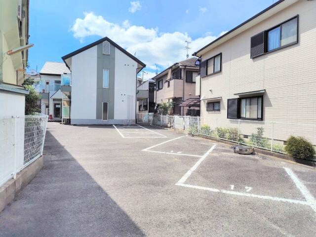 富雄駅 徒歩4分 1階の駐車場