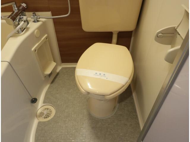 富雄駅 徒歩4分 1階のトイレ