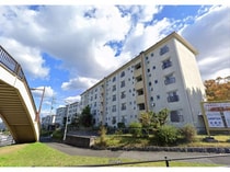 近鉄けいはんな線 学研奈良登美ケ丘駅 5階建 築56年の外観写真