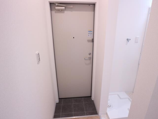 富雄駅 徒歩3分 2階の玄関周り