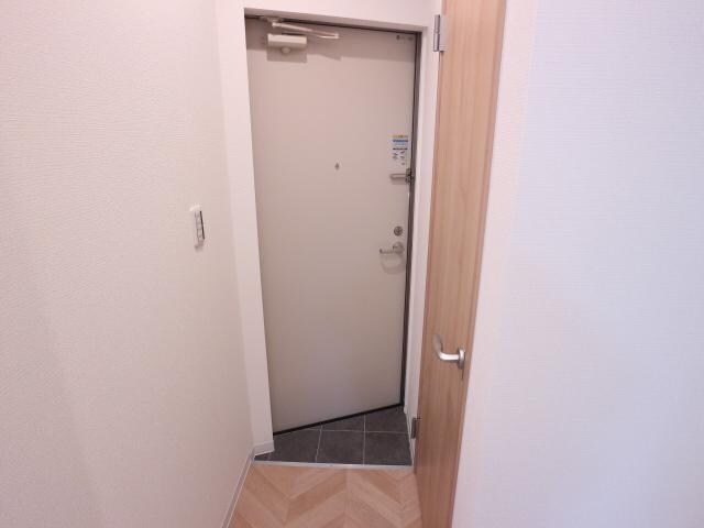 富雄駅 徒歩3分 2階の玄関周り