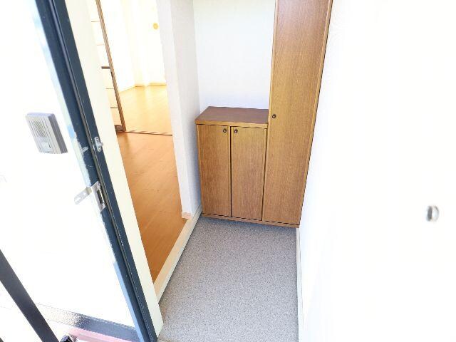 奈良県生駒市西松ケ丘 ハイツ 1階の玄関周り