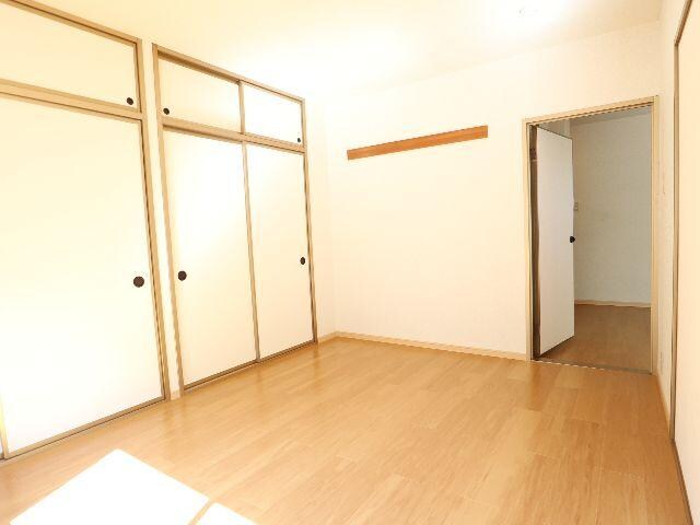奈良県生駒市西松ケ丘 ハイツ 1階の居室