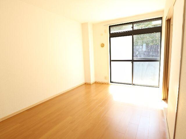 奈良県生駒市西松ケ丘 ハイツ 1階の居室