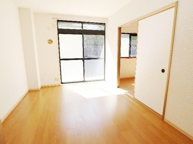奈良県生駒市西松ケ丘 ハイツ 1階の居室
