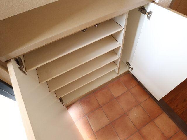 生駒駅 徒歩10分 1階の玄関周り