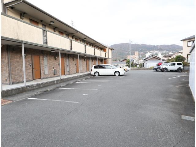 奈良県生駒市東菜畑1丁目 ハイツ 1階の駐車場
