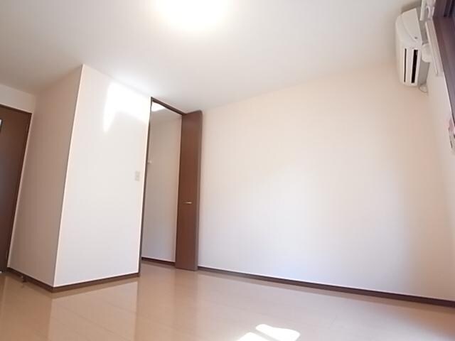 奈良県生駒市東菜畑1丁目 ハイツ 1階の居室