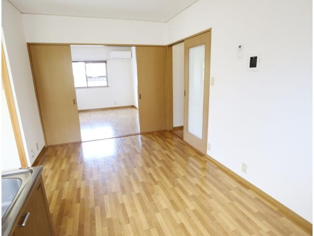 奈良県生駒市東旭ケ丘 ハイツ 1階の居室