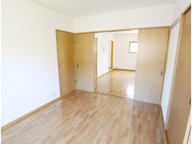 奈良県生駒市東旭ケ丘 ハイツ 1階の居室