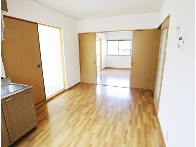 奈良県生駒市東旭ケ丘 ハイツ 1階の居室