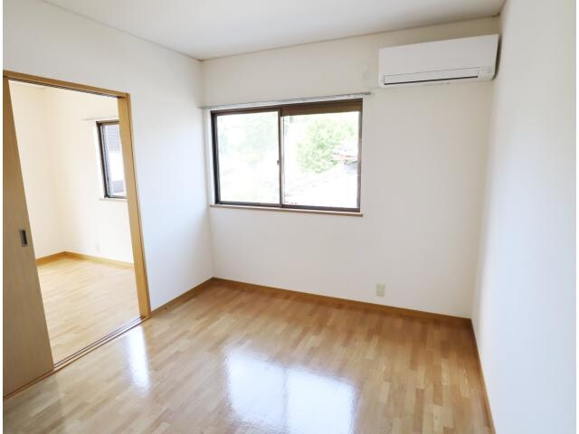 奈良県生駒市東旭ケ丘 ハイツ 1階の居室