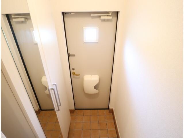 生駒駅 バス11分　新生駒台北口下車：停歩7分 2階の玄関周り