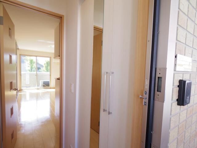 新大宮駅 徒歩15分 2階の玄関周り