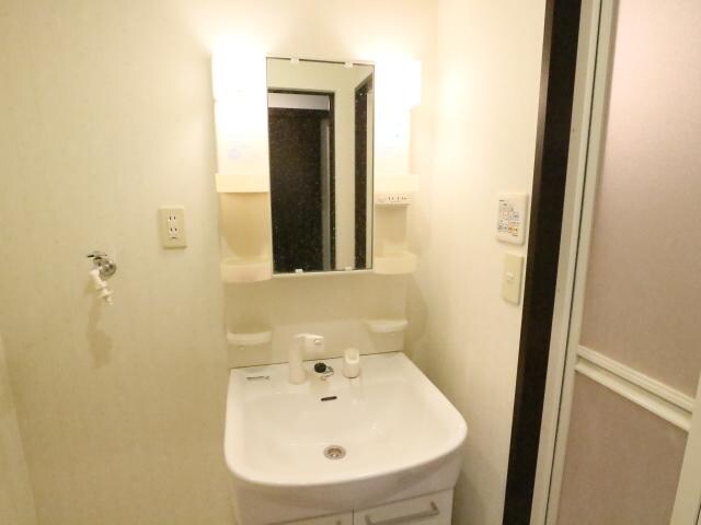 近鉄奈良駅 バス10分　八軒町下車：停歩9分 3階の洗面・脱衣所