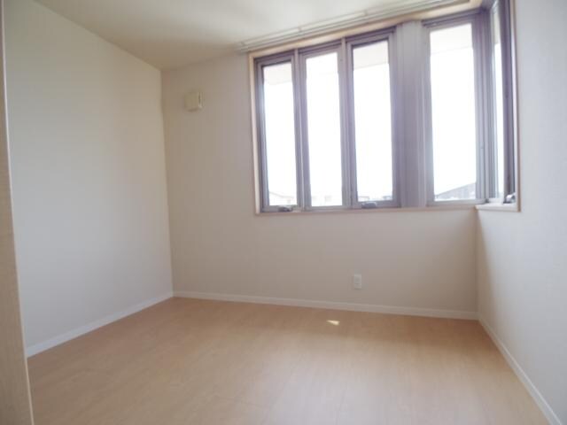 近鉄奈良駅 バス15分　梅美台5丁目下車：停歩1分 2階の居室