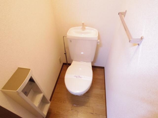 近鉄奈良駅 バス13分　護国神社下車：停歩5分 1階のトイレ