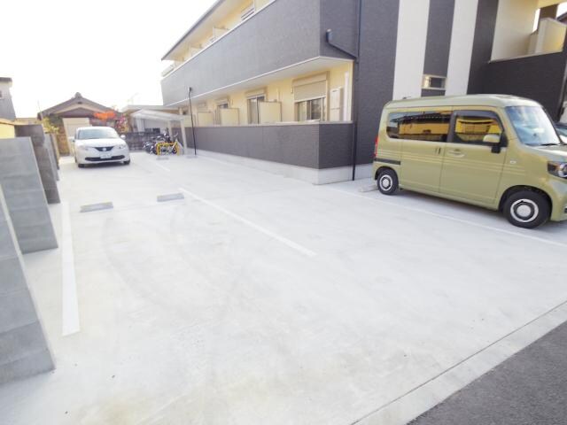 新大宮駅 徒歩13分 2階の駐車場