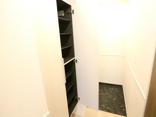 近鉄奈良駅 バス18分　辰市農協下車：停歩8分 2階の玄関周り