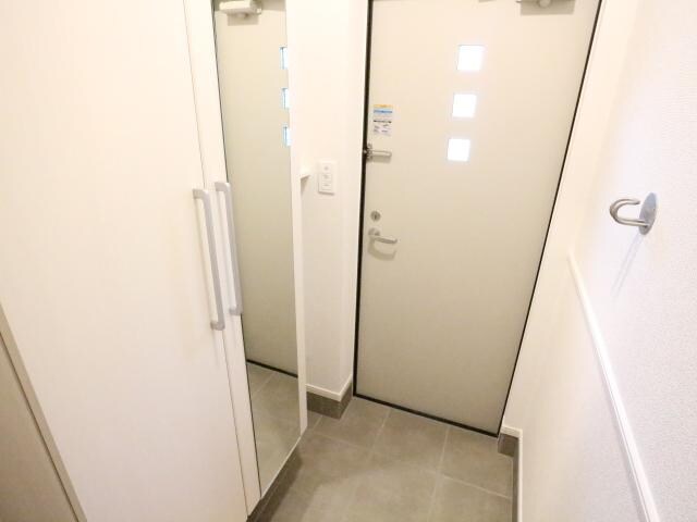 加茂駅 徒歩10分 2階の玄関周り