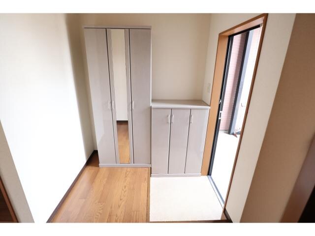 二上駅 徒歩15分 1階の玄関周り