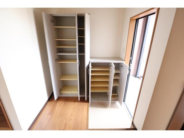 二上駅 徒歩15分 1階の玄関周り