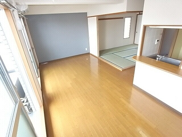 物件内観写真4　(ひろいLDK)