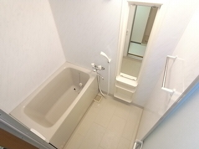 物件内観写真6　(高温差し湯式バス)