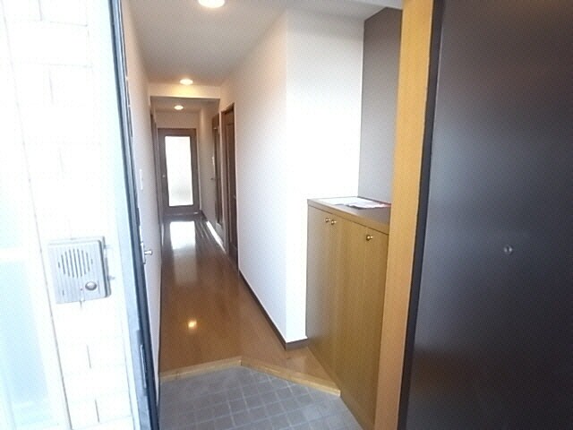 物件内観写真12　(広い玄関)