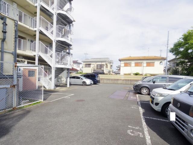 五位堂駅 徒歩18分 1階の駐車場