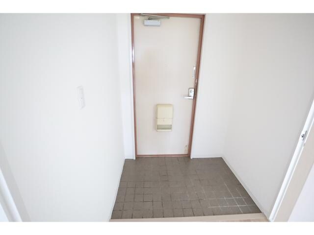 五位堂駅 徒歩18分 1階の玄関周り