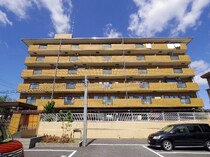 近鉄大阪線（近畿） 二上駅 6階建 築31年の外観写真