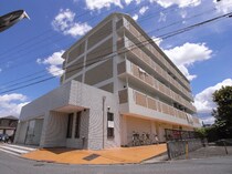 和歌山線 香芝駅 5階建 築37年の外観写真