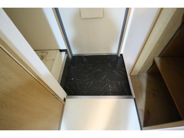 五位堂駅 徒歩5分 3階の玄関周り