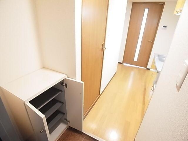 五位堂駅 徒歩5分 4階の玄関周り