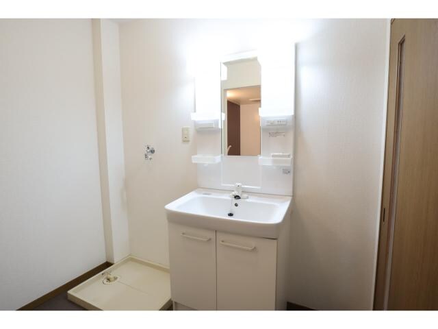 五位堂駅 バス5分　馬見中５丁目下車：停歩3分 1階の洗面・脱衣所