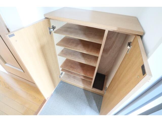 五位堂駅 徒歩5分 6階の玄関周り