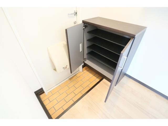 奈良県北葛城郡広陵町馬見北9丁目 ハイツ 1階の玄関周り