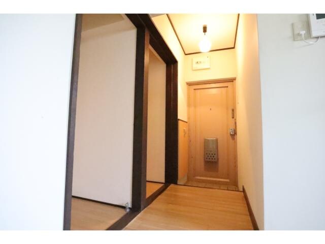 二上駅 徒歩10分 1階の玄関周り