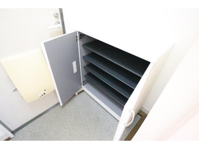 五位堂駅 徒歩12分 2階の玄関周り