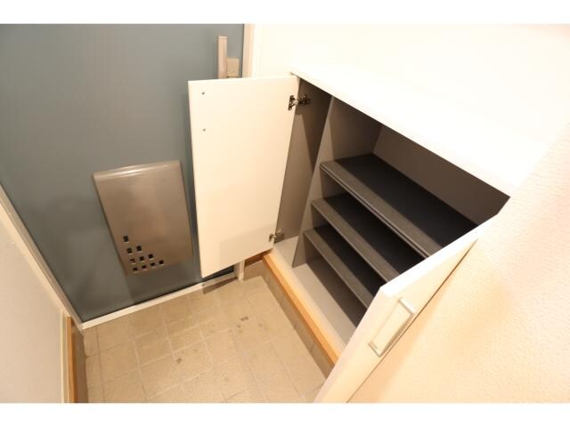 五位堂駅 徒歩21分 2階の玄関周り