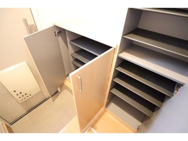 近鉄下田駅 徒歩8分 2階の玄関周り