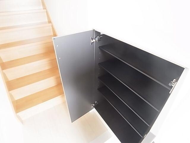 五位堂駅 徒歩11分 2階の玄関周り