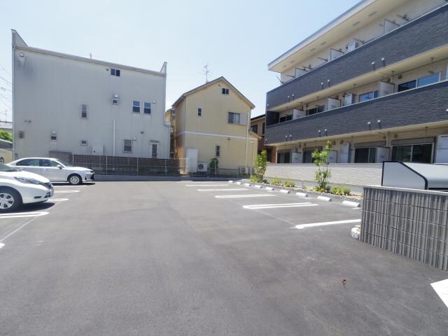 五位堂駅 徒歩7分 2階の駐車場